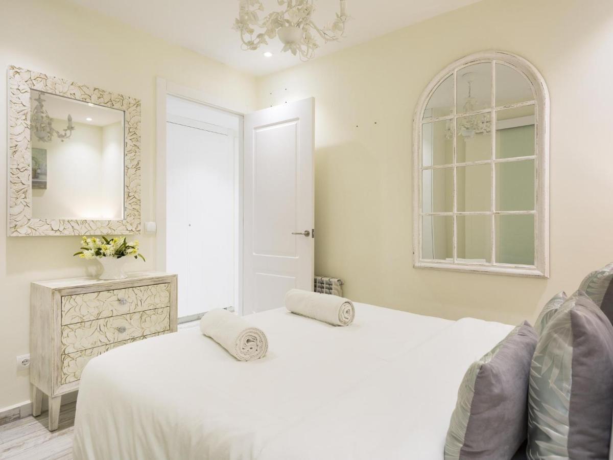 Sitges Spaces Mediterranean Apartments 4 Bedroom, 4 Bathroom, Huge Terrace, Jacuzzi- Sleeps 9 Dış mekan fotoğraf