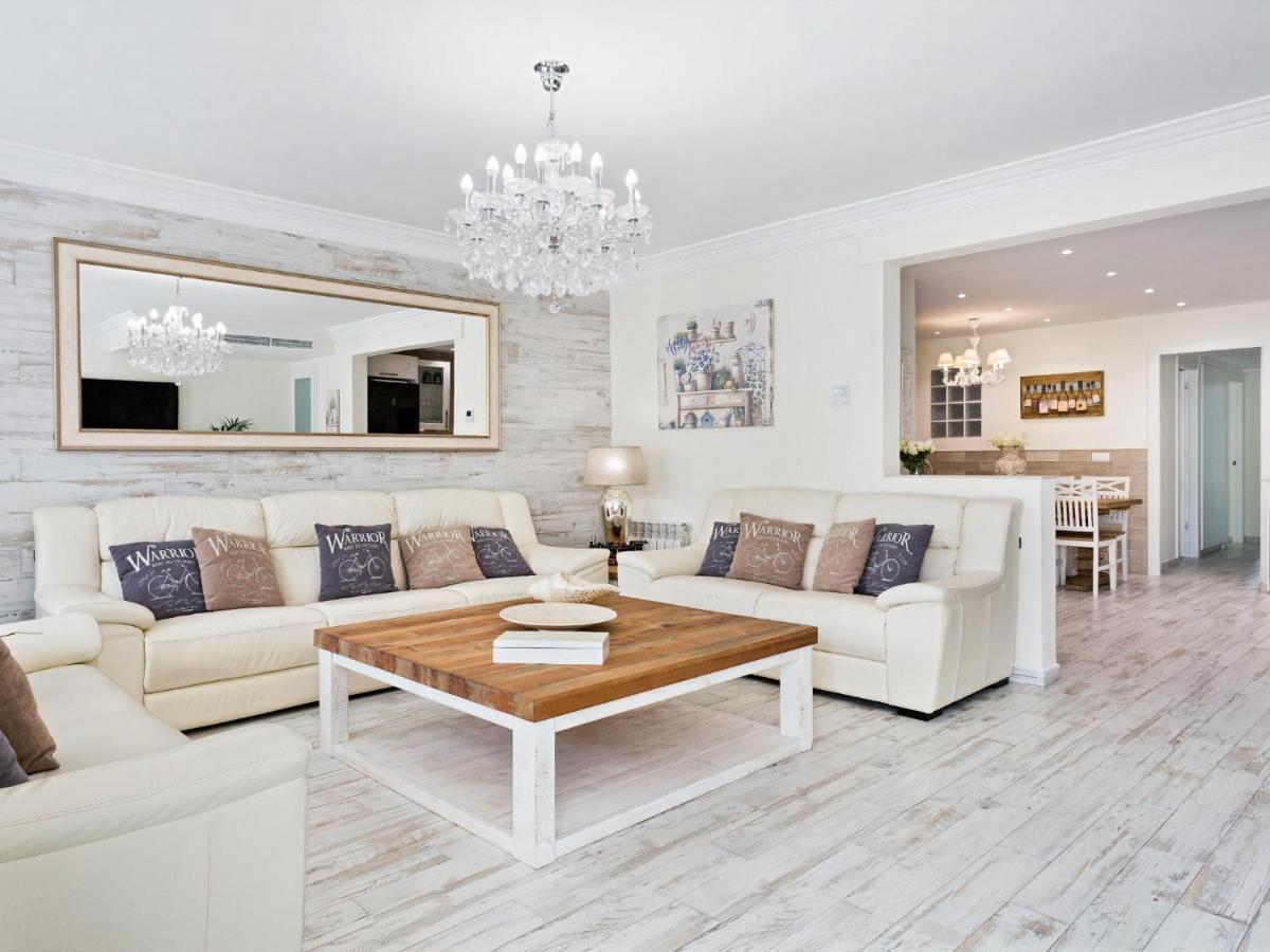 Sitges Spaces Mediterranean Apartments 4 Bedroom, 4 Bathroom, Huge Terrace, Jacuzzi- Sleeps 9 Dış mekan fotoğraf