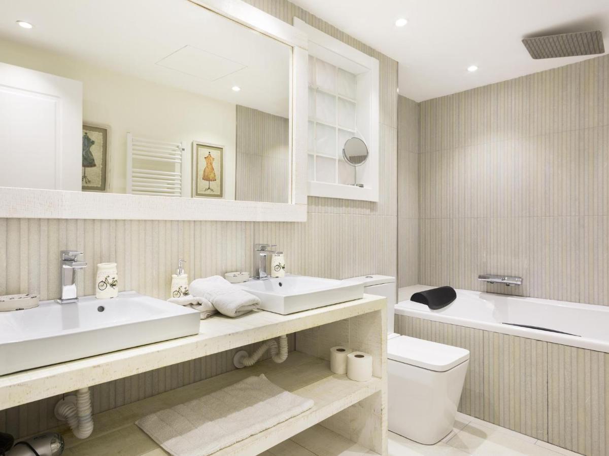 Sitges Spaces Mediterranean Apartments 4 Bedroom, 4 Bathroom, Huge Terrace, Jacuzzi- Sleeps 9 Dış mekan fotoğraf